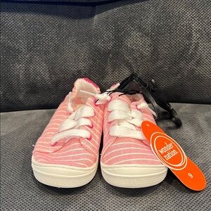 Wonder Nation Kids Sneakers in Pink and White